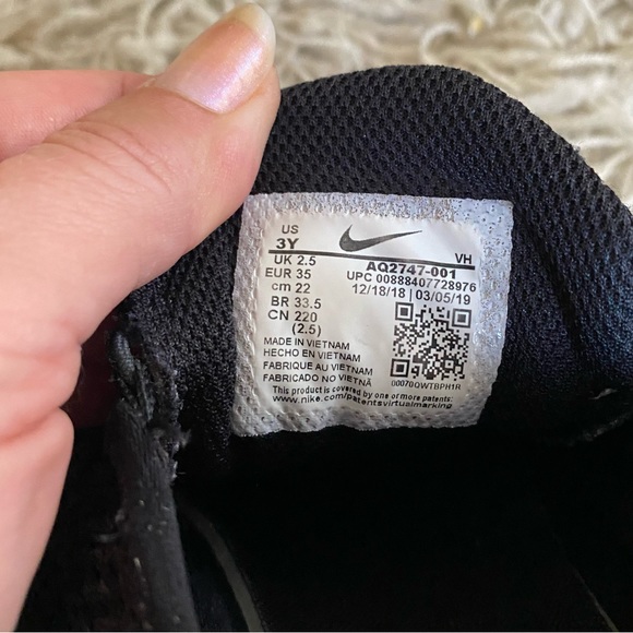 Nike Air Max Motion 2, children youth Girls Shoes, size 3Y. - Picture 2 of 9